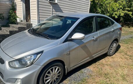 Hyundai Solaris II рестайлинг, 2011 год, 650 000 рублей, 1 фотография