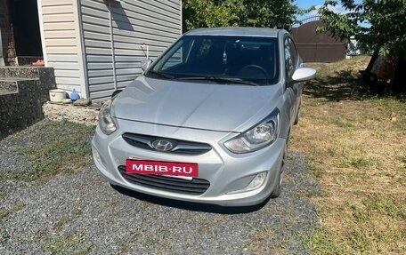 Hyundai Solaris II рестайлинг, 2011 год, 650 000 рублей, 4 фотография