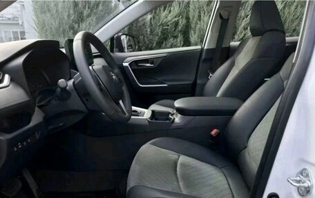 Toyota RAV4, 2025 год, 4 800 000 рублей, 11 фотография
