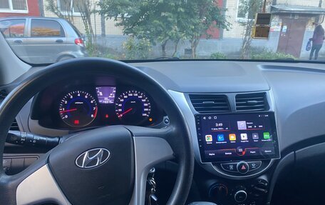 Hyundai Solaris II рестайлинг, 2011 год, 750 000 рублей, 10 фотография