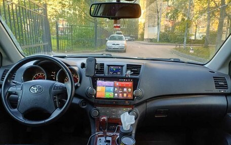 Toyota Highlander III, 2010 год, 1 850 000 рублей, 10 фотография