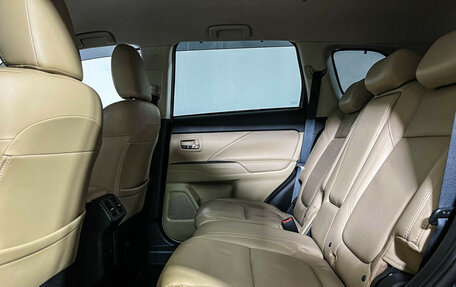 Mitsubishi Outlander III рестайлинг 3, 2020 год, 2 597 000 рублей, 10 фотография