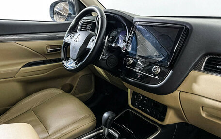 Mitsubishi Outlander III рестайлинг 3, 2020 год, 2 597 000 рублей, 9 фотография