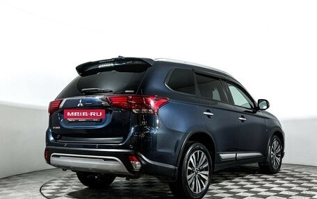 Mitsubishi Outlander III рестайлинг 3, 2020 год, 2 597 000 рублей, 5 фотография
