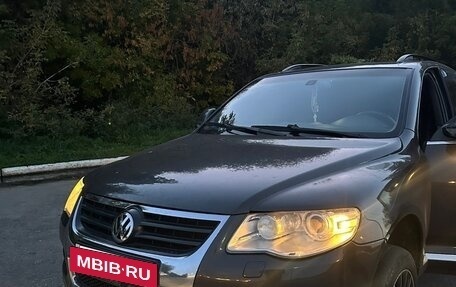 Volkswagen Touareg III, 2009 год, 750 000 рублей, 2 фотография
