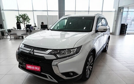Mitsubishi Outlander III рестайлинг 3, 2019 год, 2 123 000 рублей, 1 фотография