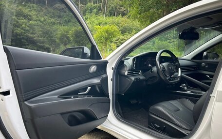 Hyundai Elantra, 2022 год, 1 642 000 рублей, 17 фотография