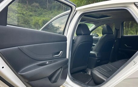 Hyundai Elantra, 2022 год, 1 642 000 рублей, 19 фотография