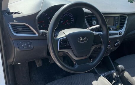 Hyundai Solaris II рестайлинг, 2017 год, 910 000 рублей, 6 фотография