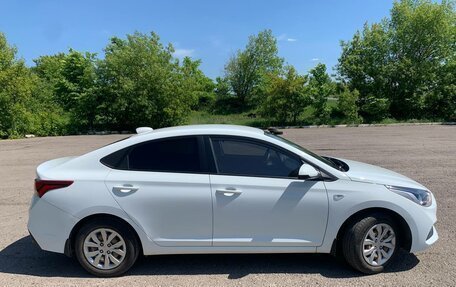 Hyundai Solaris II рестайлинг, 2017 год, 910 000 рублей, 4 фотография