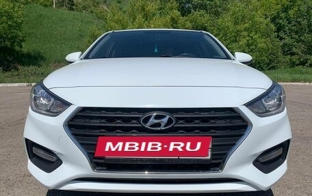 Hyundai Solaris II рестайлинг, 2017 год, 910 000 рублей, 2 фотография