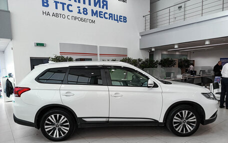 Mitsubishi Outlander III рестайлинг 3, 2019 год, 2 123 000 рублей, 4 фотография