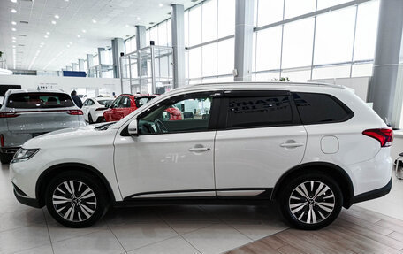 Mitsubishi Outlander III рестайлинг 3, 2019 год, 2 123 000 рублей, 8 фотография