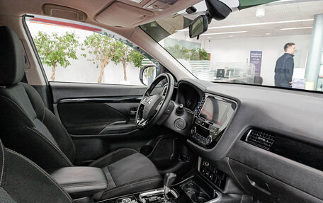 Mitsubishi Outlander III рестайлинг 3, 2019 год, 2 123 000 рублей, 11 фотография