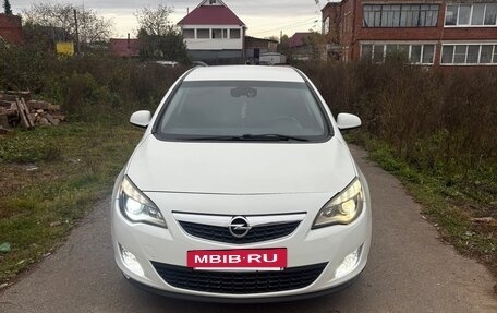 Opel Astra J, 2011 год, 680 000 рублей, 2 фотография