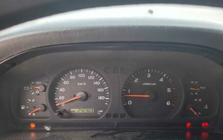 Toyota Land Cruiser 100 рестайлинг 2, 2002 год, 2 800 000 рублей, 6 фотография
