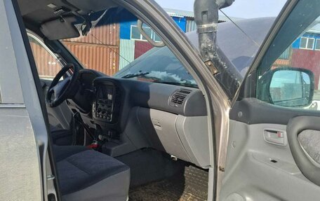 Toyota Land Cruiser 100 рестайлинг 2, 2002 год, 2 800 000 рублей, 8 фотография