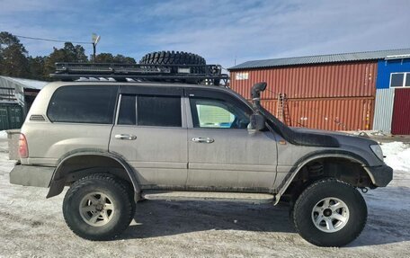 Toyota Land Cruiser 100 рестайлинг 2, 2002 год, 2 800 000 рублей, 17 фотография