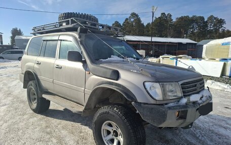 Toyota Land Cruiser 100 рестайлинг 2, 2002 год, 2 800 000 рублей, 15 фотография