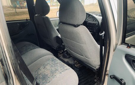 Chevrolet Niva I рестайлинг, 2003 год, 215 000 рублей, 15 фотография