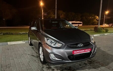 Hyundai Solaris II рестайлинг, 2011 год, 850 000 рублей, 3 фотография