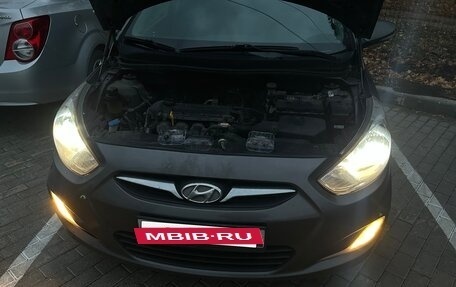 Hyundai Solaris II рестайлинг, 2011 год, 850 000 рублей, 5 фотография