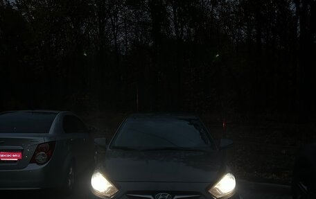 Hyundai Solaris II рестайлинг, 2011 год, 850 000 рублей, 4 фотография