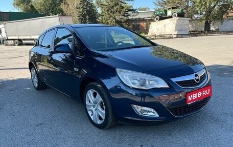 Opel Astra J, 2011 год, 850 000 рублей, 1 фотография