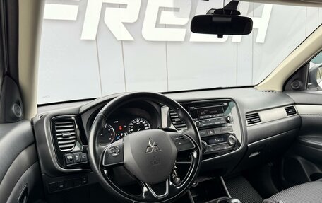 Mitsubishi Outlander III рестайлинг 3, 2016 год, 1 890 000 рублей, 6 фотография