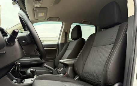 Mitsubishi Outlander III рестайлинг 3, 2016 год, 1 890 000 рублей, 10 фотография