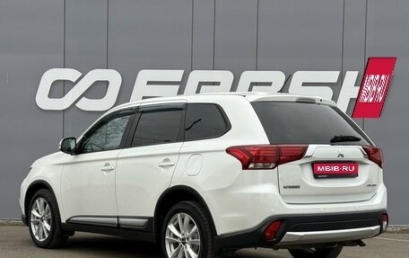 Mitsubishi Outlander III рестайлинг 3, 2016 год, 1 890 000 рублей, 2 фотография