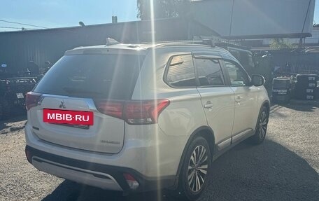 Mitsubishi Outlander III рестайлинг 3, 2020 год, 1 799 000 рублей, 3 фотография
