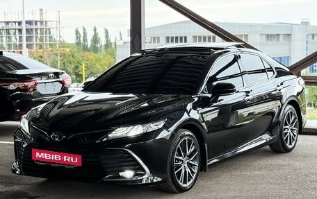 Toyota Camry, 2023 год, 3 350 000 рублей, 2 фотография