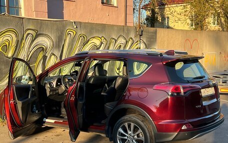 Toyota RAV4, 2017 год, 2 200 000 рублей, 10 фотография