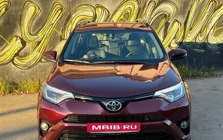 Toyota RAV4, 2017 год, 2 200 000 рублей, 2 фотография