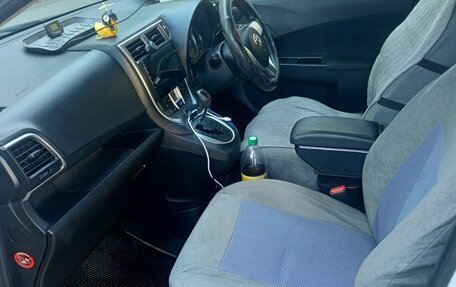 Toyota Ractis II, 2011 год, 950 000 рублей, 4 фотография