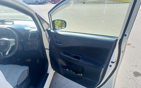 Toyota Ractis II, 2011 год, 950 000 рублей, 2 фотография