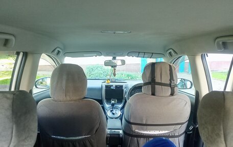 Toyota Ractis II, 2011 год, 950 000 рублей, 3 фотография