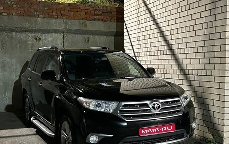 Toyota Highlander III, 2012 год, 2 300 000 рублей, 1 фотография