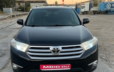 Toyota Highlander III, 2012 год, 2 300 000 рублей, 2 фотография