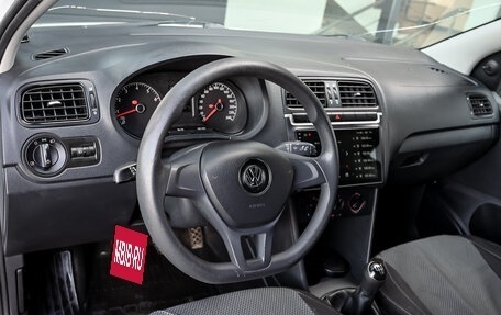 Volkswagen Polo VI (EU Market), 2017 год, 700 000 рублей, 12 фотография