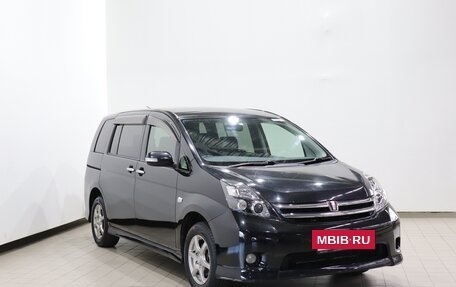 Toyota ISis I, 2010 год, 990 000 рублей, 3 фотография
