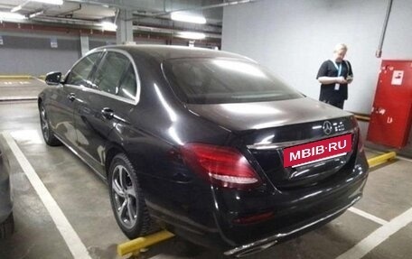 Mercedes-Benz E-Класс, 2017 год, 3 500 000 рублей, 4 фотография