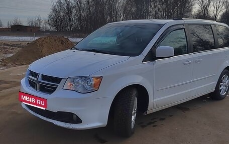 Dodge Caravan V, 2017 год, 1 900 000 рублей, 2 фотография