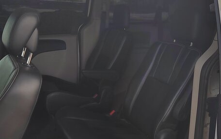 Dodge Caravan V, 2017 год, 1 900 000 рублей, 5 фотография