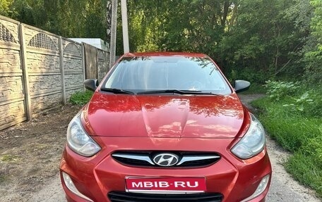 Hyundai Solaris II рестайлинг, 2012 год, 700 000 рублей, 1 фотография