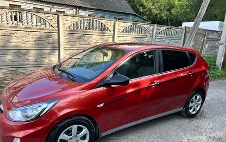 Hyundai Solaris II рестайлинг, 2012 год, 700 000 рублей, 3 фотография