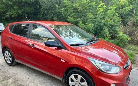 Hyundai Solaris II рестайлинг, 2012 год, 700 000 рублей, 2 фотография