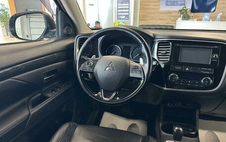 Mitsubishi Outlander III рестайлинг 3, 2016 год, 2 399 900 рублей, 14 фотография