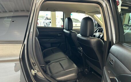 Mitsubishi Outlander III рестайлинг 3, 2016 год, 2 399 900 рублей, 17 фотография